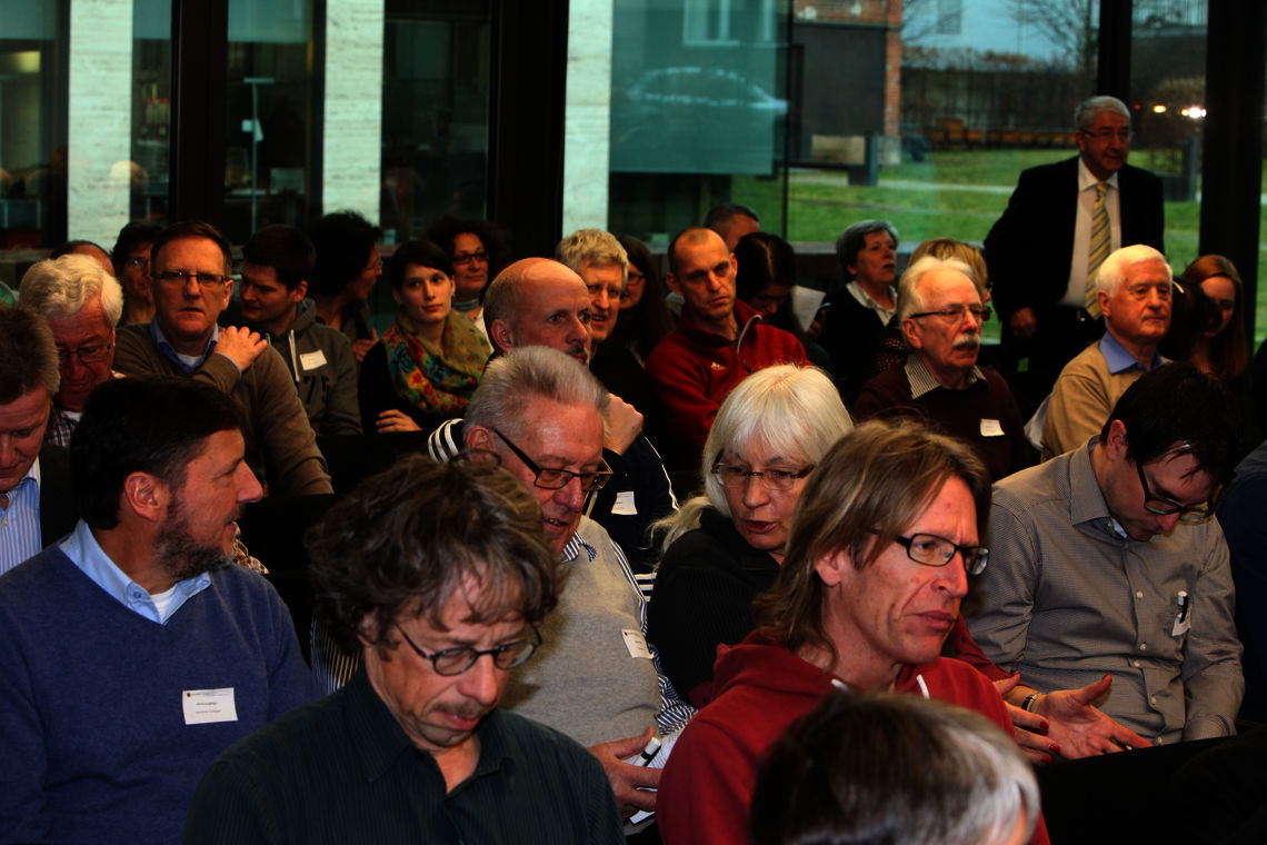 csm_Bild_Sport_mit_Gefluechteten_Plenum_2_d2e862bd51.jpg